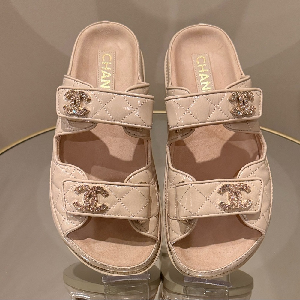 Chanel Dad Sandals CC logo brooch Quilted Beige leather size 37
